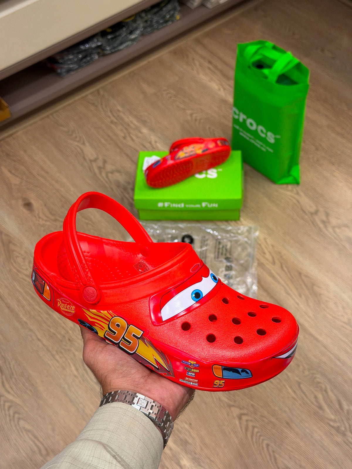 CROCS CLASSIC CLOG LIGHTNING MCQUEEN EDITION