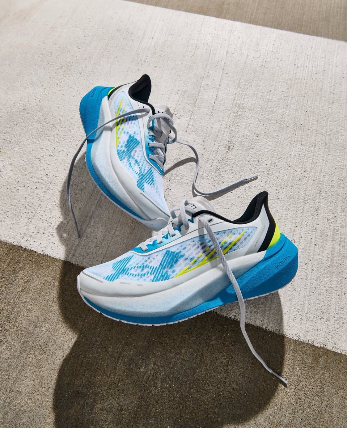 UNDER ARMOUR VELOCITY DISTANCE RUNNING WHITE