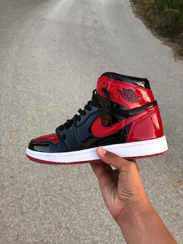 AIR JORDAN 1 HIGH PATENT BRED U.A