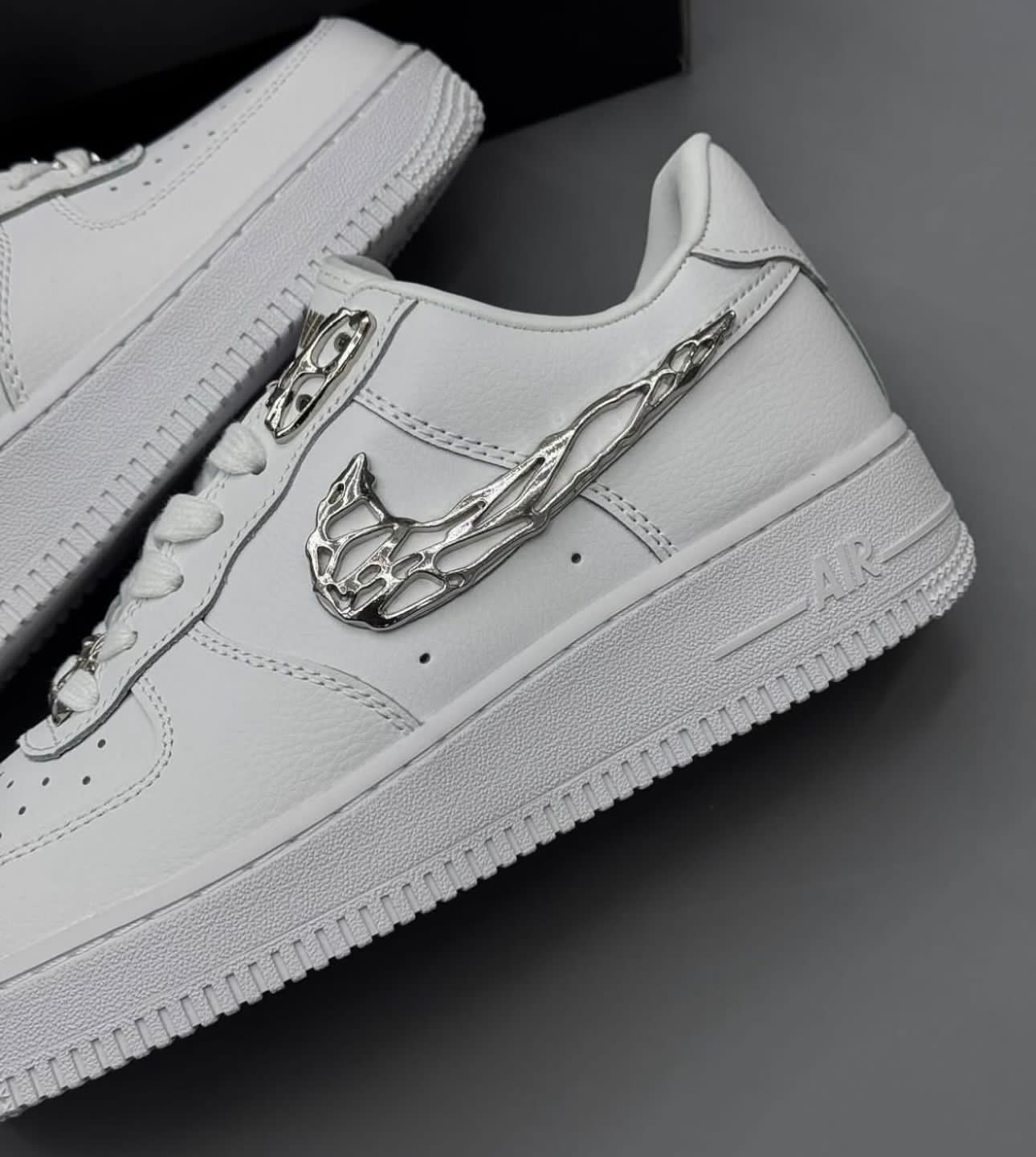 NIKE AIRFORCE 1 MOLTEN METAL