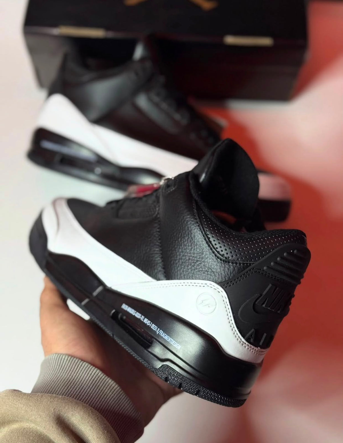 FRAGMENTS DESIGN X NIKE AIR JORDAN 3