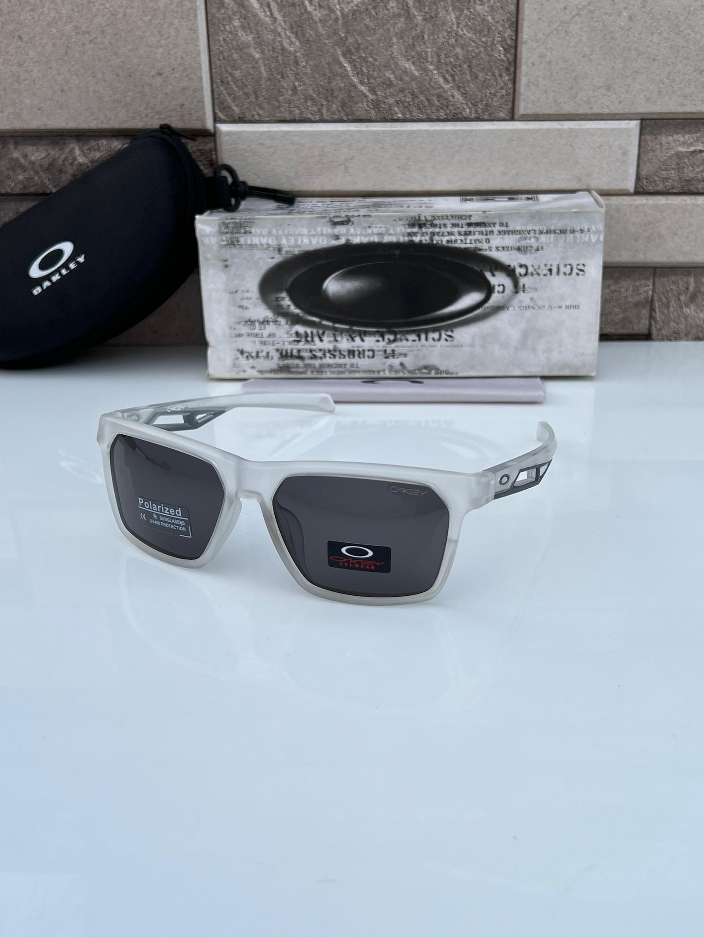 OAKLEY