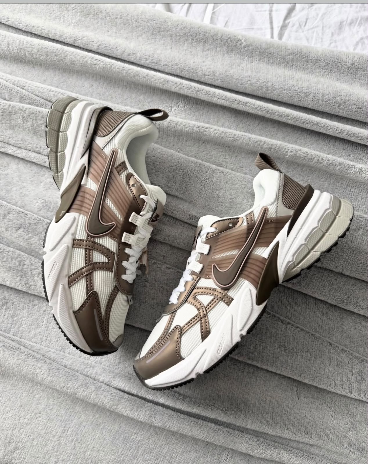 NIKE V2K RUN MINK BROWN SUMMIT WHITE