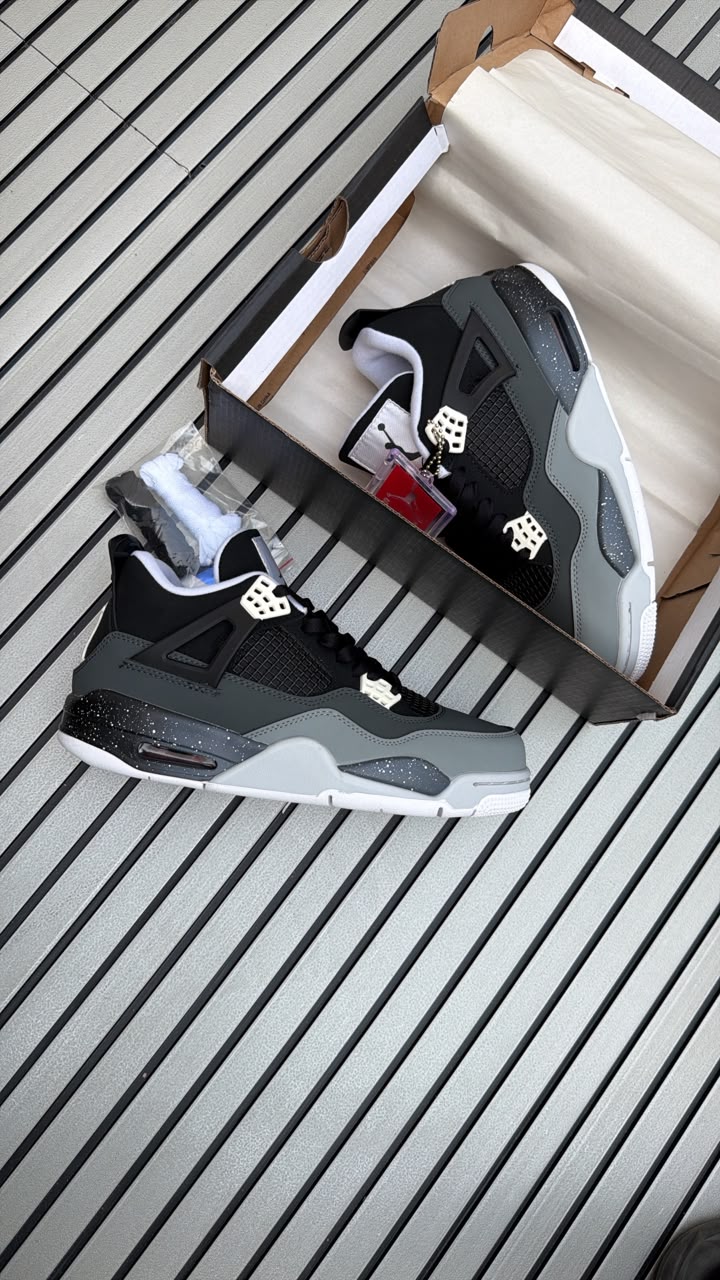 AIR JORDAN RETRO 4