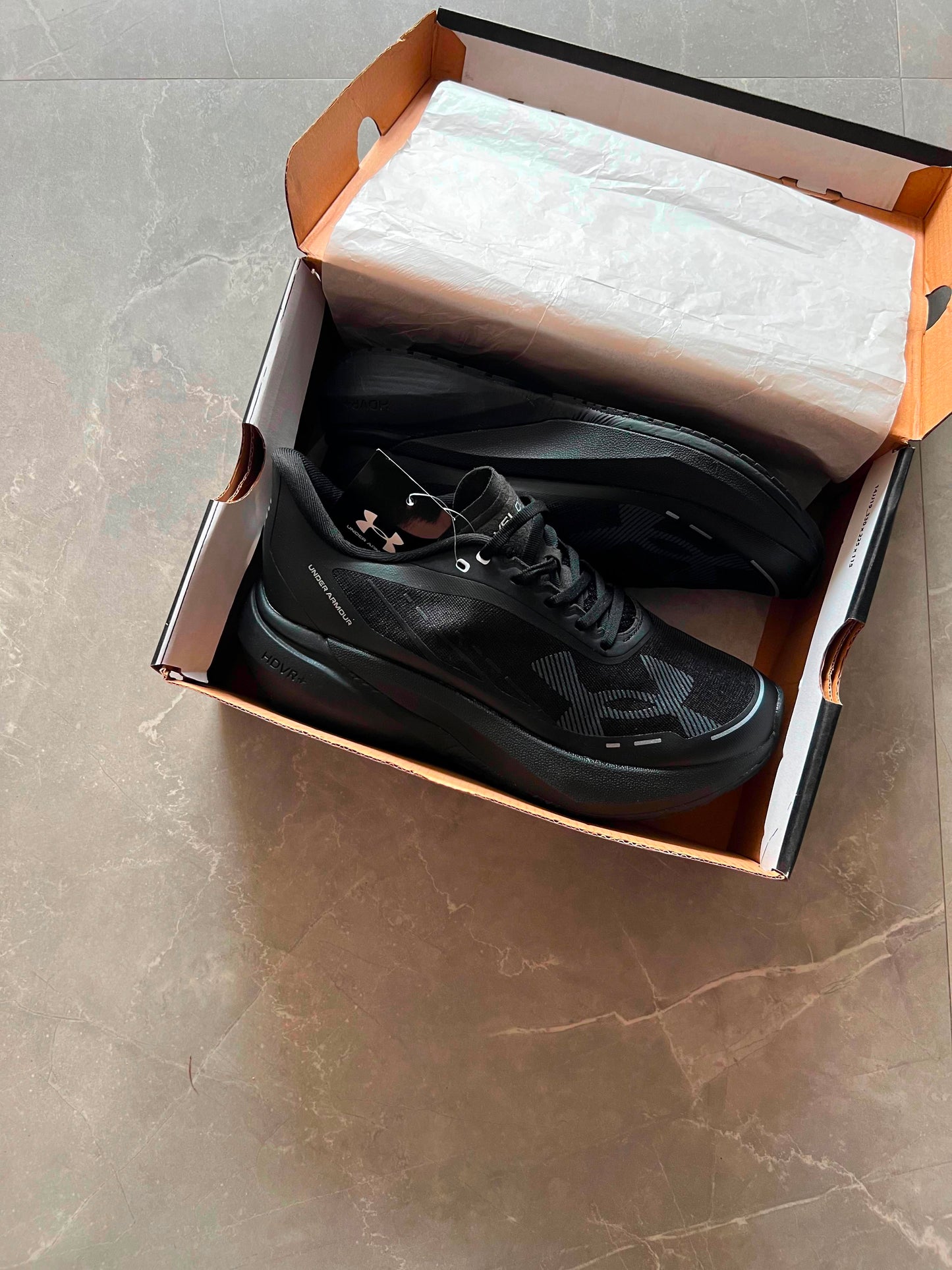 UNDER ARMOUR VELOCITI