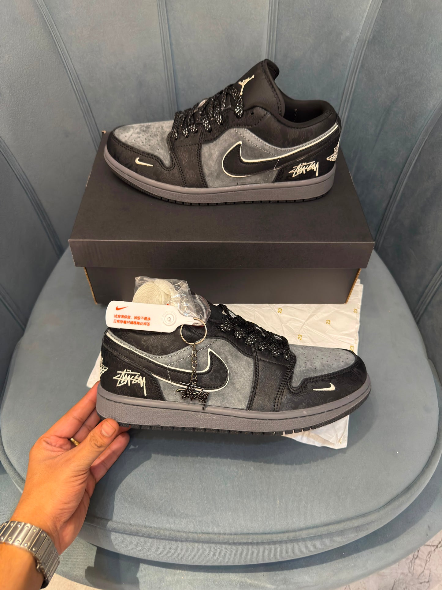 AIR JORDANS RETRO 1 LOWX STUSSY PHANTOM