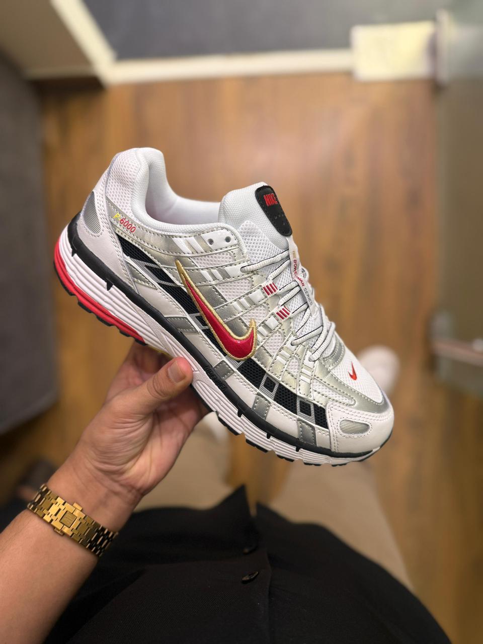 NIKE P 6000 TRAINER METALLIC RED