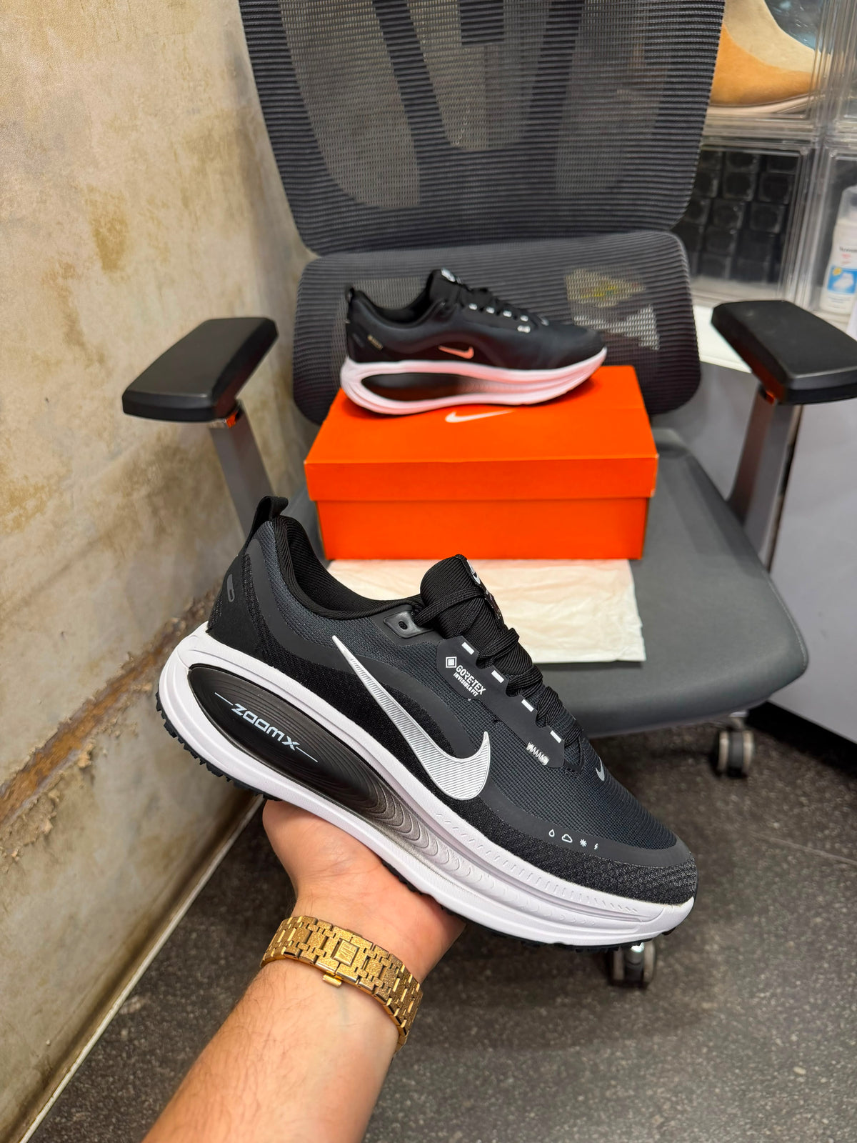 NIKE RUNNING VOMERO 18 GORE-TEX BLACK REFLECTIVE