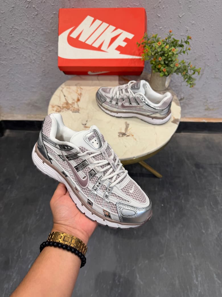 NIKE P 6000 TRAINER METALLIC WINE SWOOSH