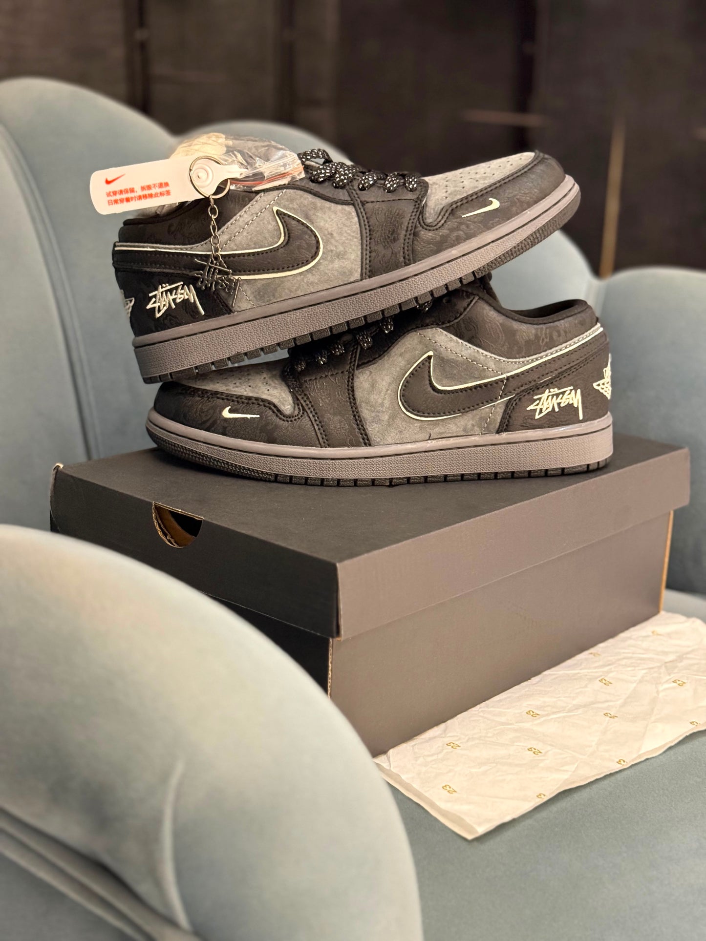 AIR JORDANS RETRO 1 LOWX STUSSY PHANTOM