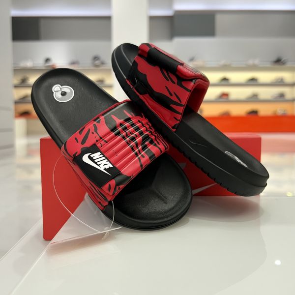 NIKE SLIDES