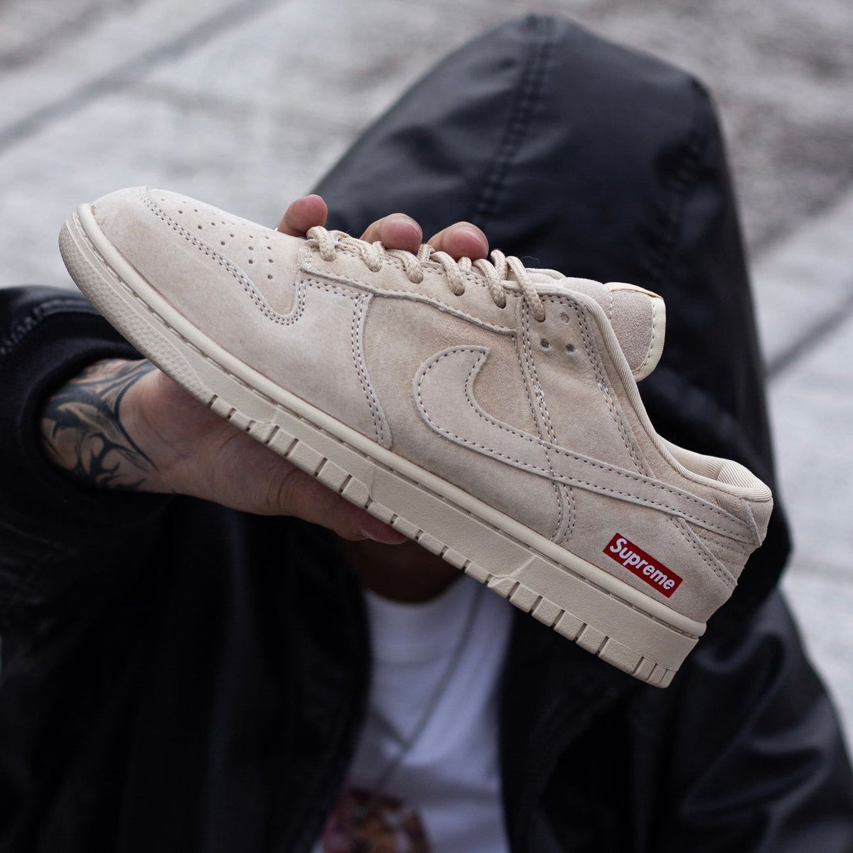 NIKE SB DUNK LOW X SUPREME BEIGE