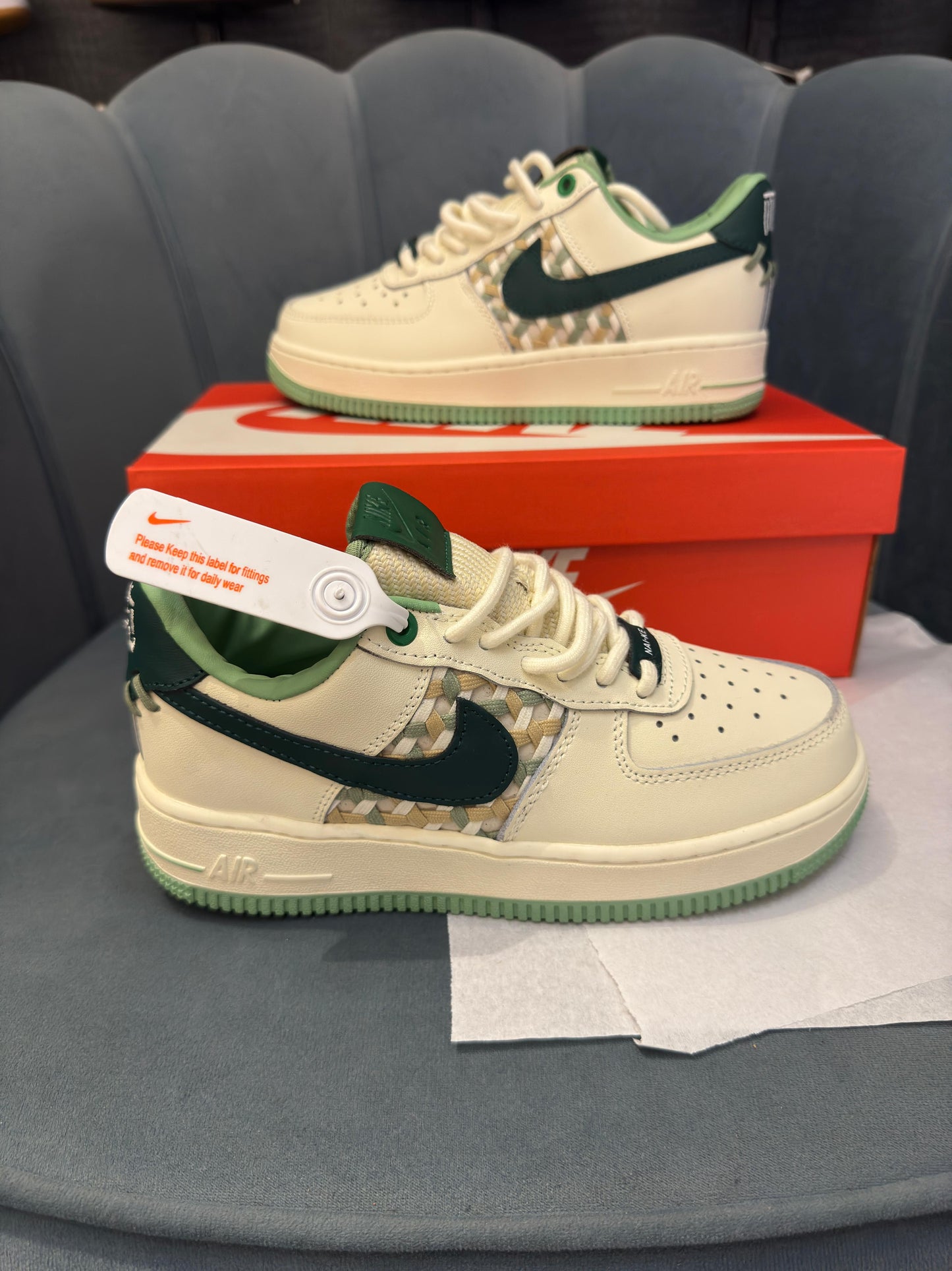 NIKE AIRFORCE ONE NAI-KE