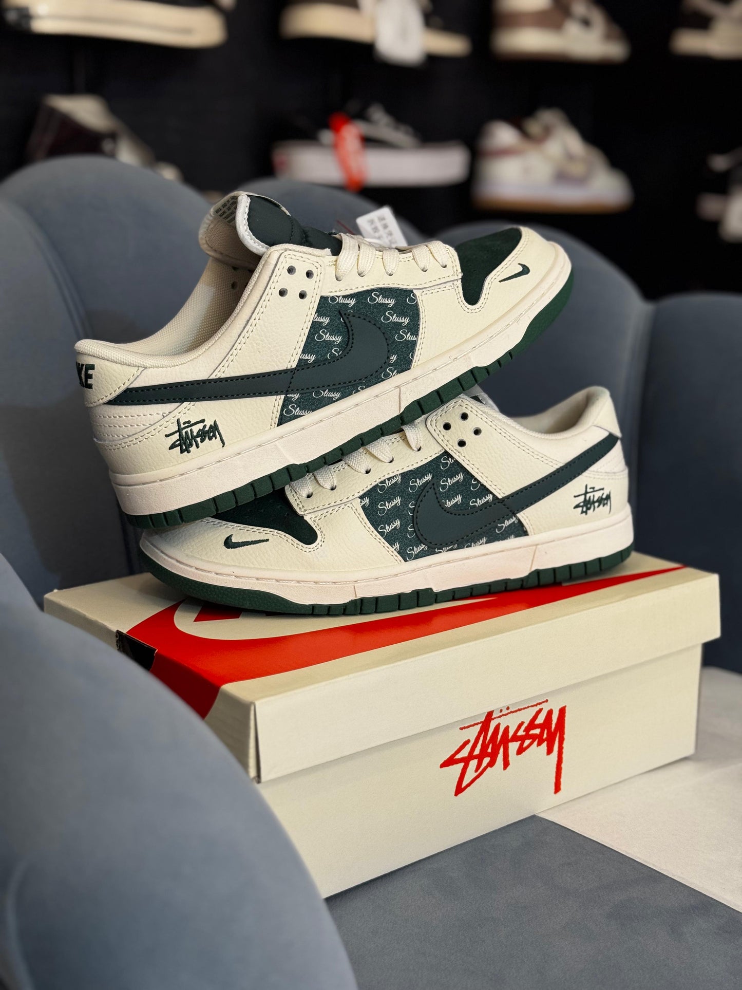 NIKE SB DUNK LOW WHITE x STUSSY  DARK GREEN 2025