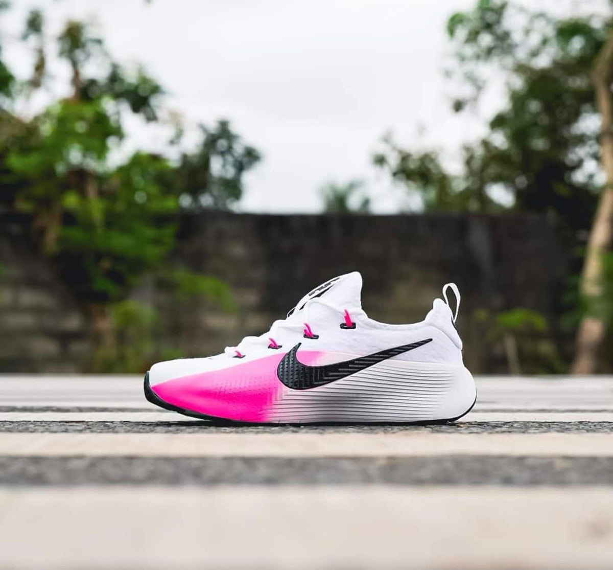 NIKE LEBRON TR 1 WHITE PINK