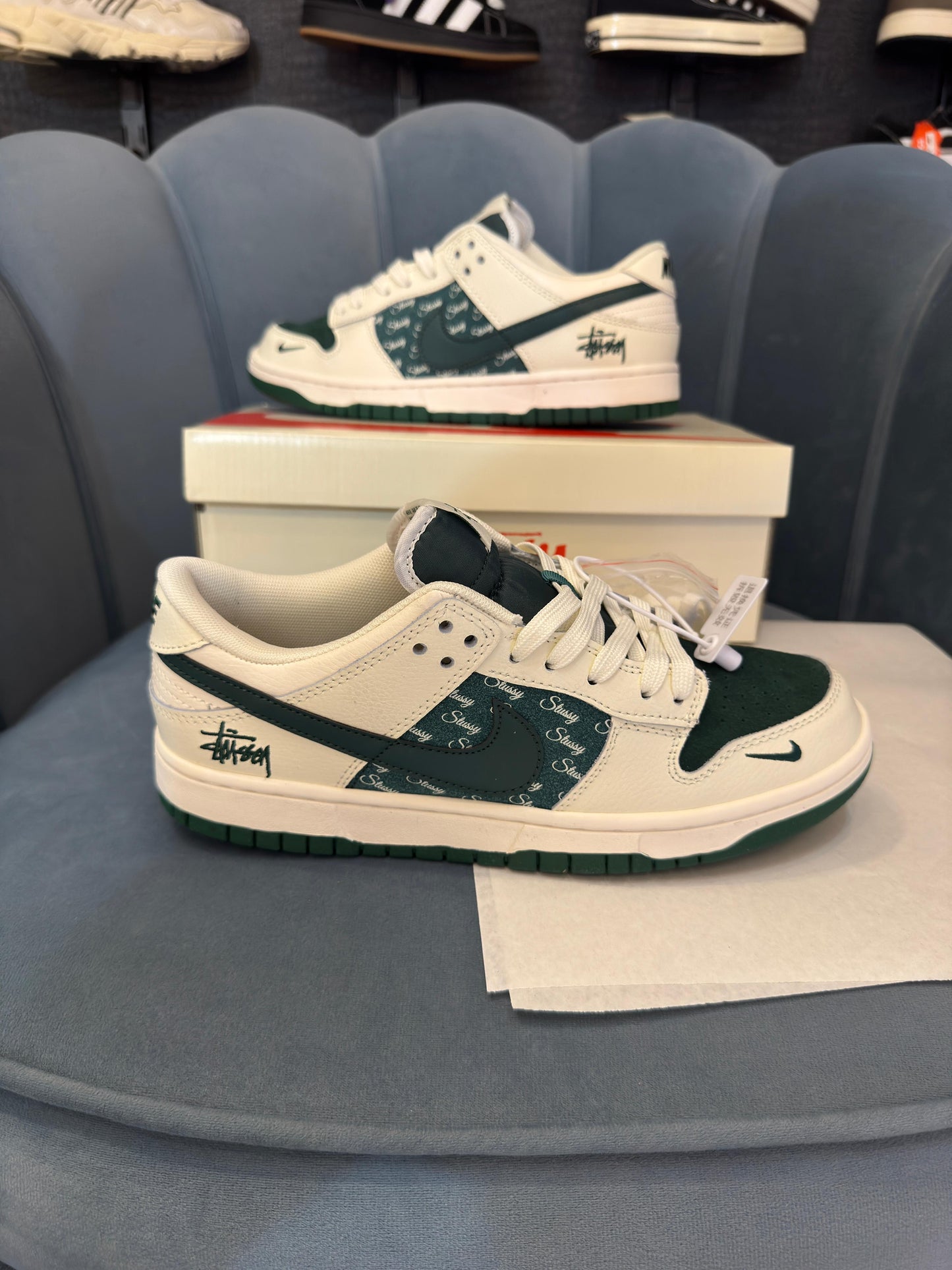NIKE SB DUNK LOW WHITE x STUSSY  DARK GREEN 2025