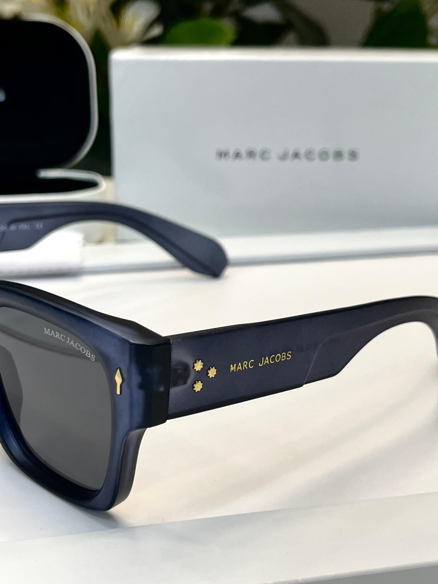 MARC JACOBS M11-26