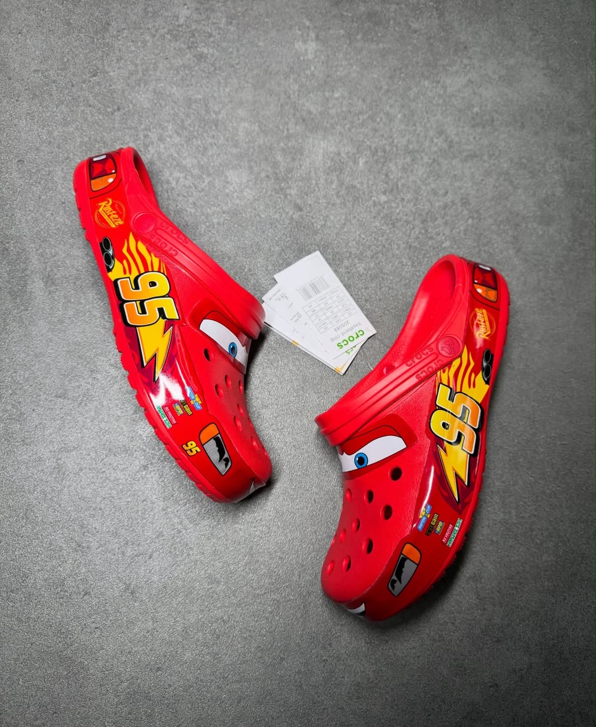 CROCS CLASSIC CLOG LIGHTNING MCQUEEN EDITION