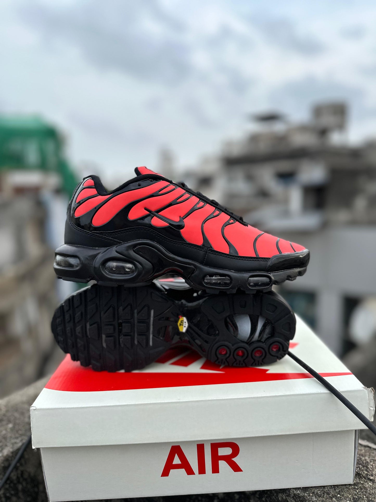 NIKE AIRMAX PLUS REFLECTS HEAT