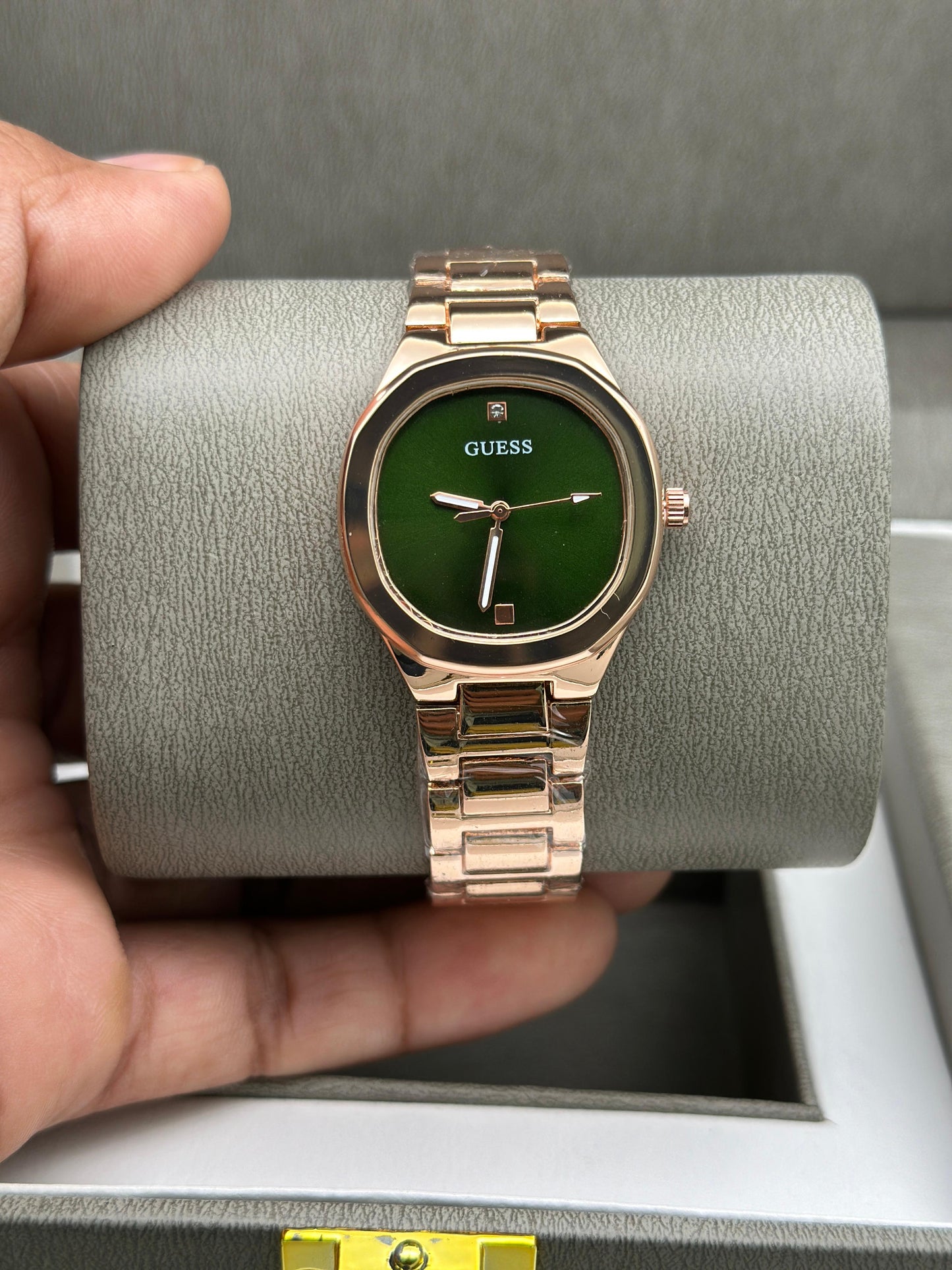 GUESS WATCH