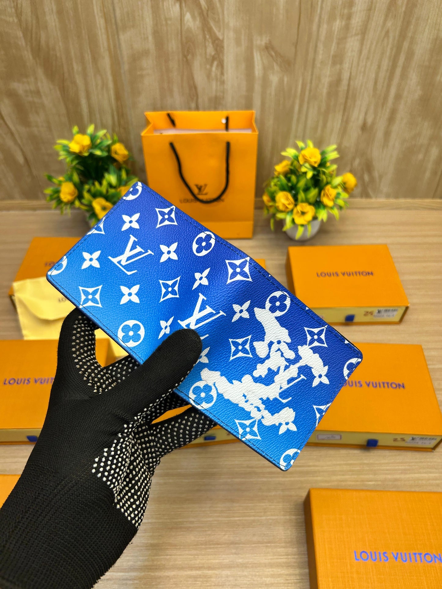 LOUIS VUITTON