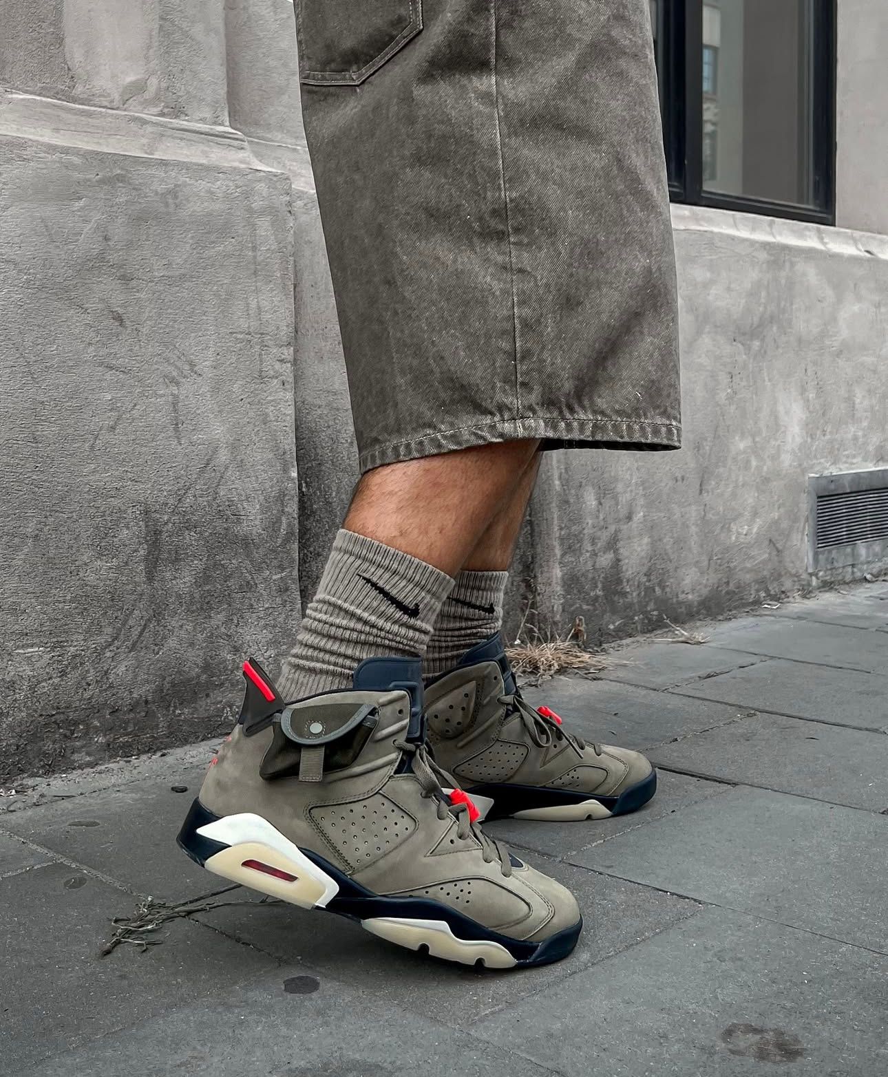 NIKE AIR JORDAN 6 X TRAVIS CACTUS JACK