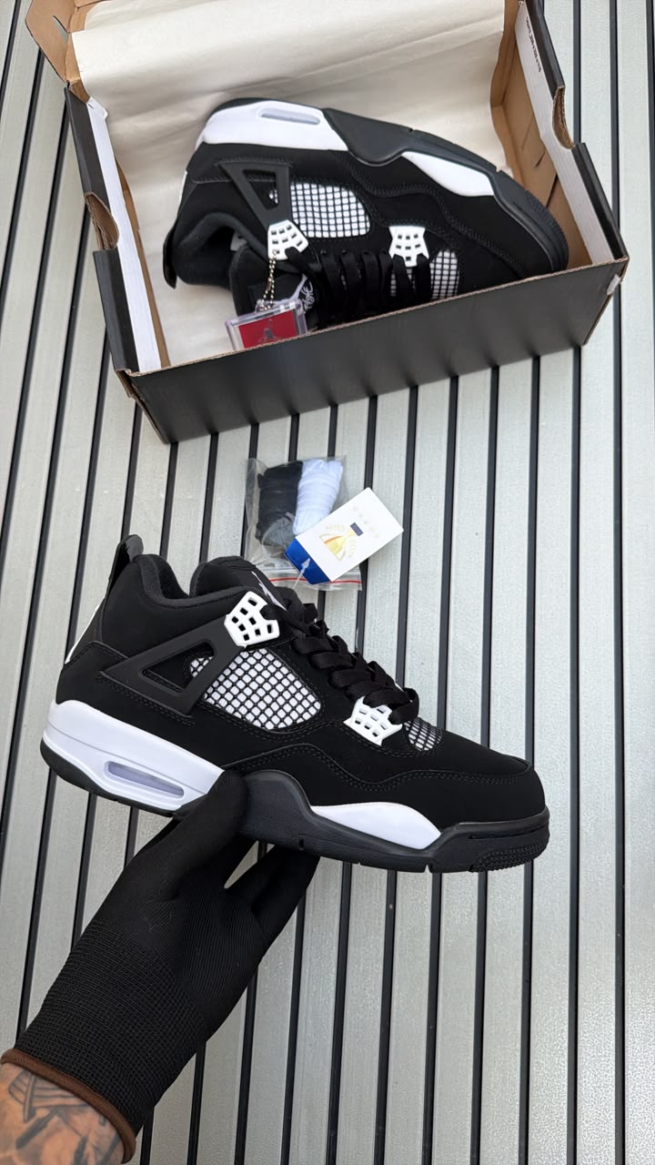 AIR JORDAN RETRO 4 BLACK