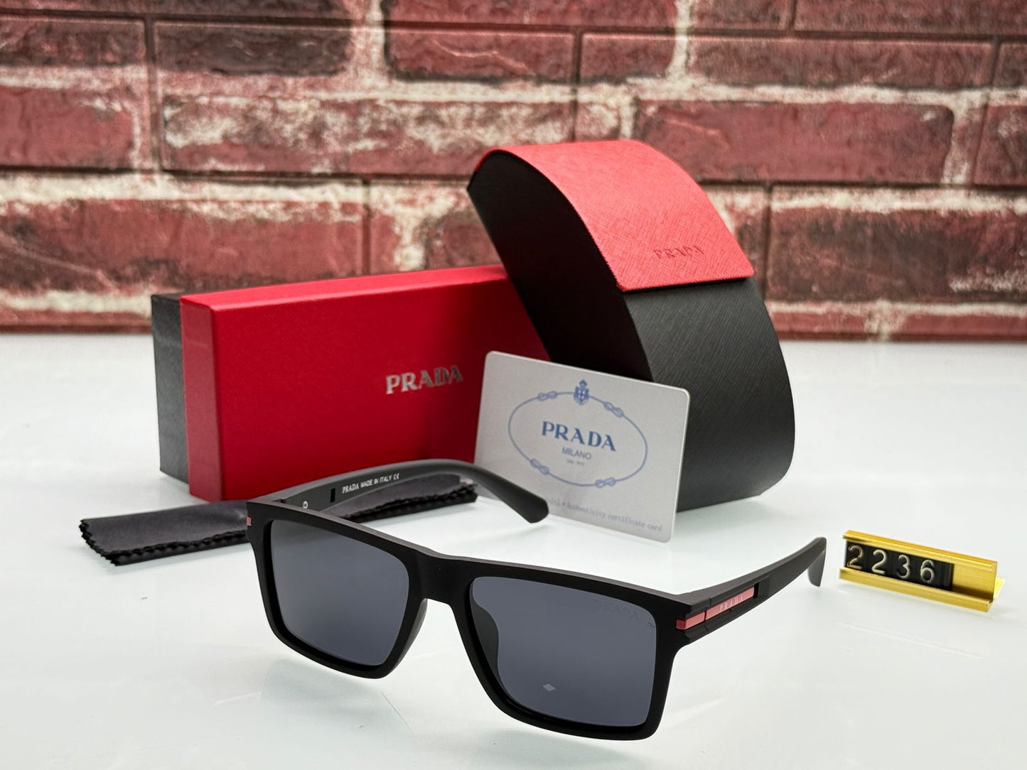 PRADA POLARIZED LENS SUNGLASS