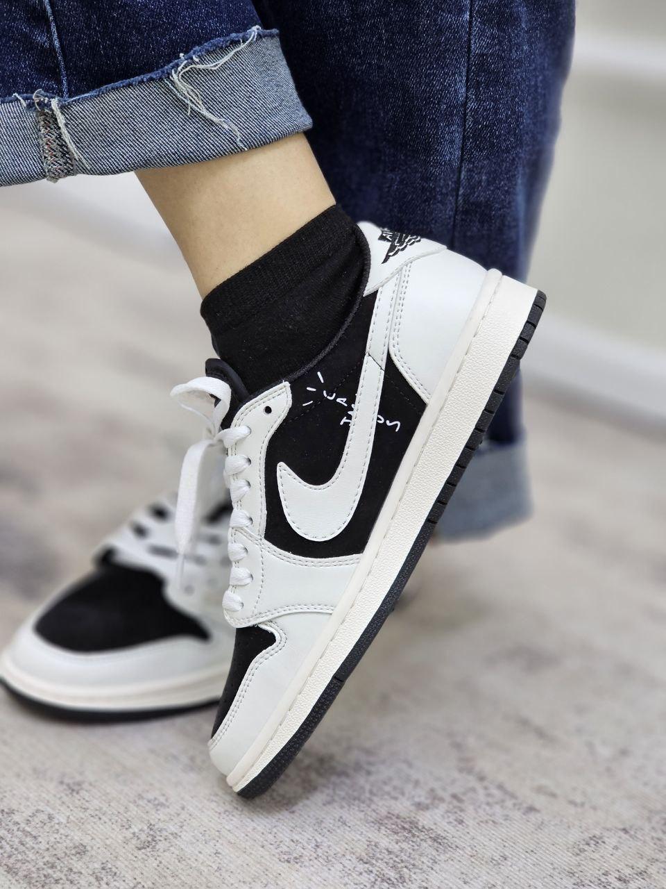 NIKE AIR JORDAN 1 LOW X TRAVIS SCOTT PANDA U.A