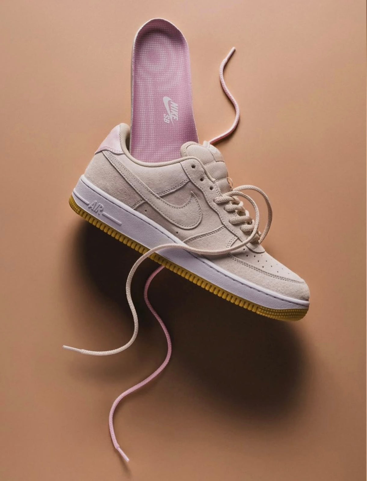 NIKE AIR FORCE 1 LOW SBLIGHT OREWOOD BROWN PINK