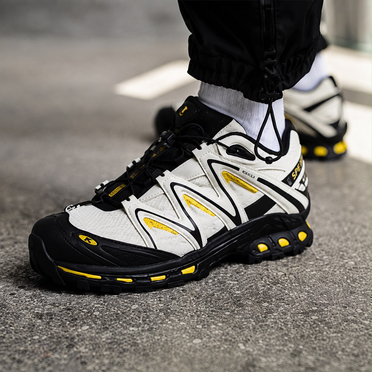 SALMON XT QUEST WHITE BLACK YELLOW
