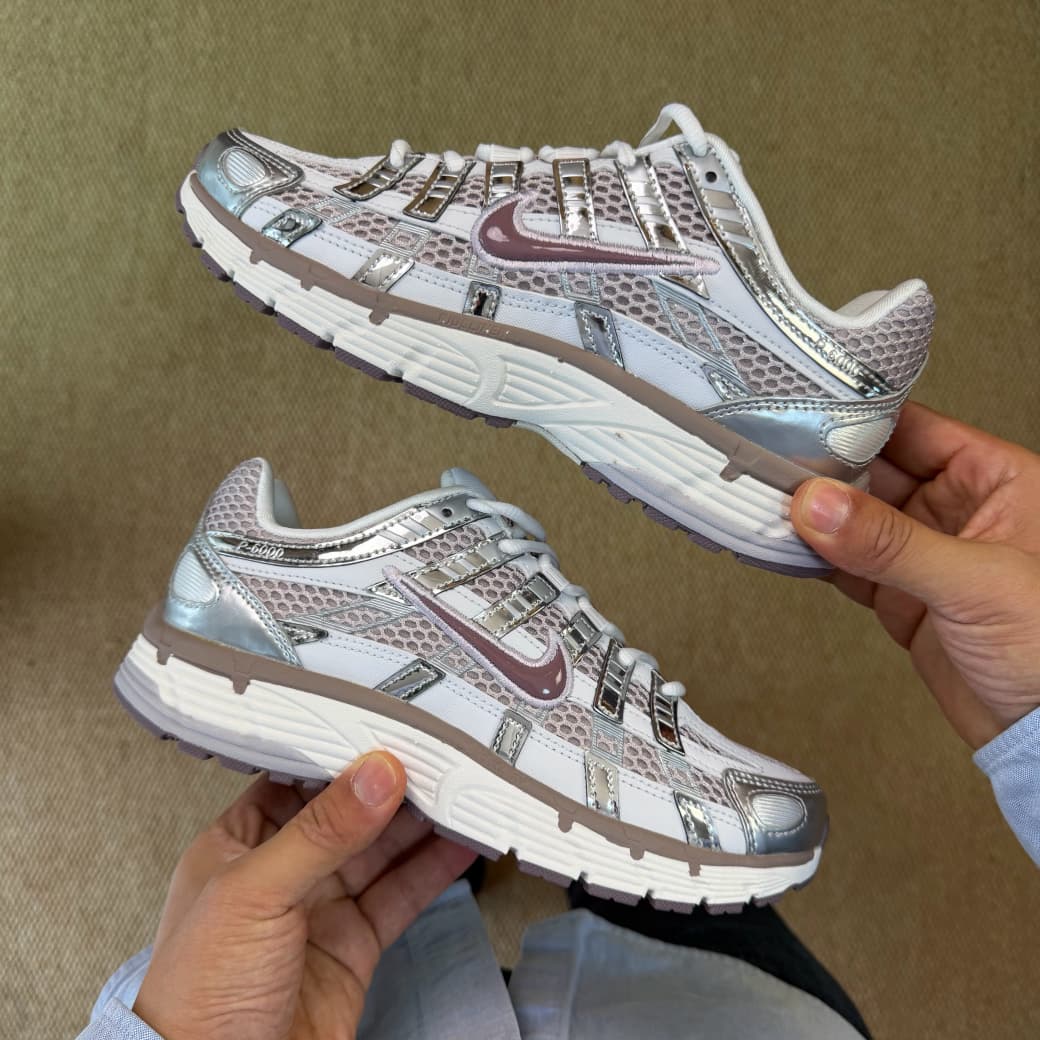 NIKE P 6000 TRAINER METALLIC WINE SWOOSH