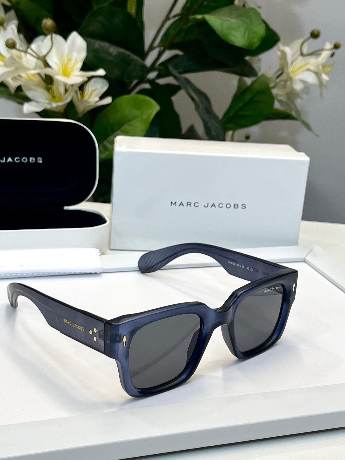 MARC JACOBS M11-26