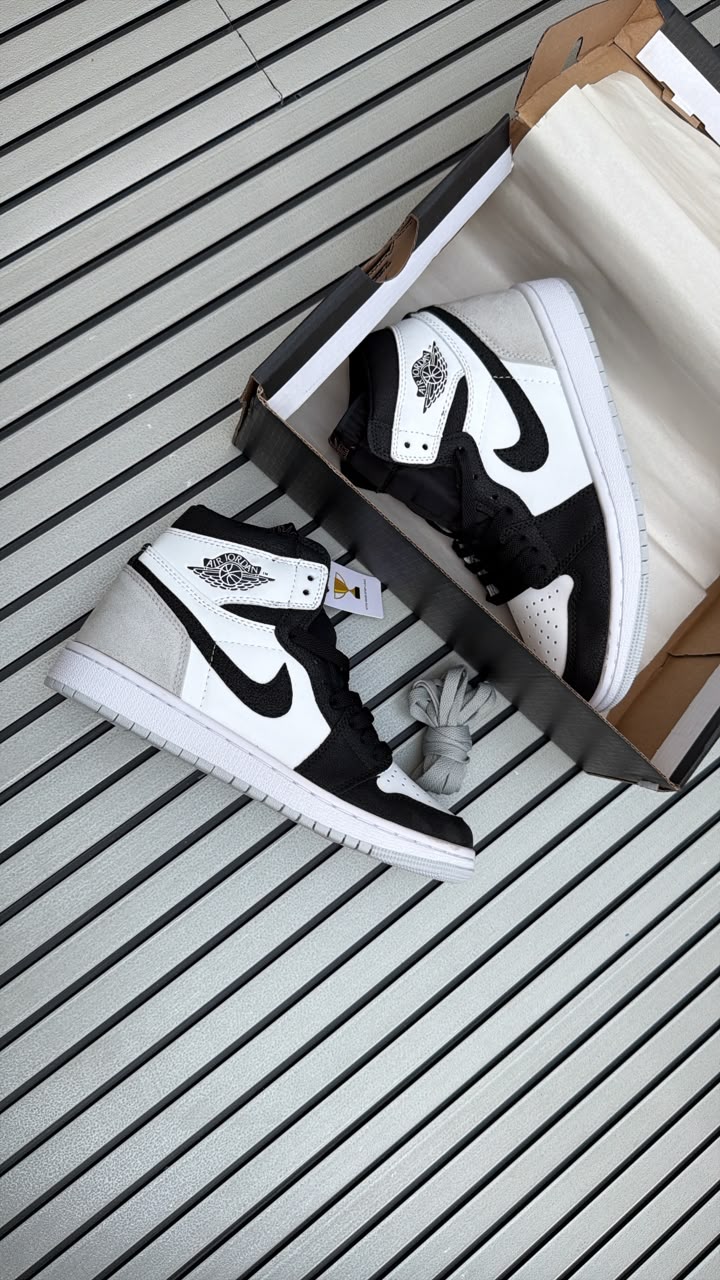 NIKE AIR JORDAN ONE