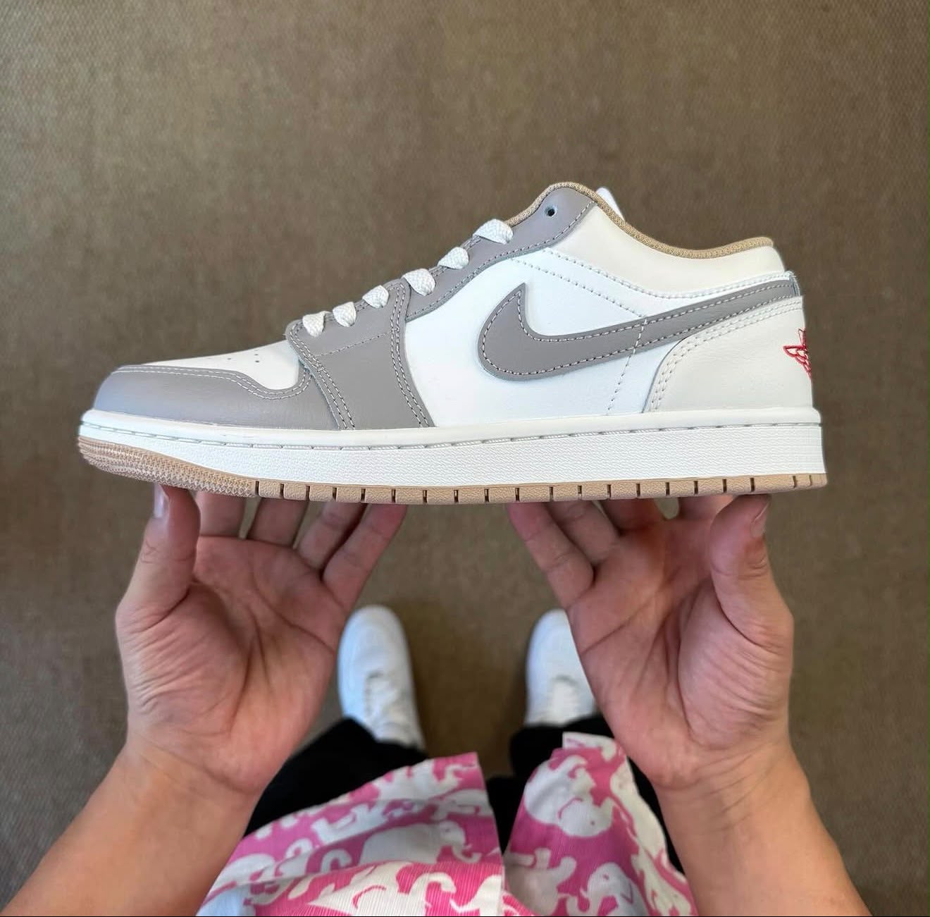 NIKE AIR JORDAN 1 LOW  SAIL COLLEGE GREY RATTAN