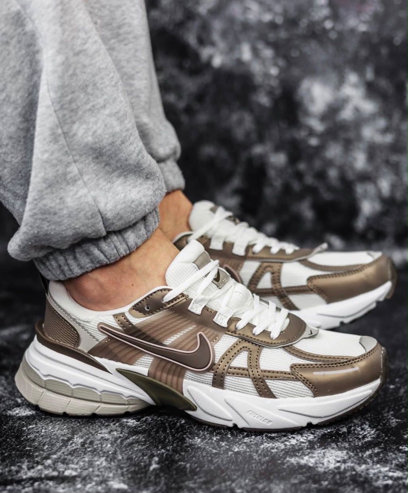 NIKE V2K RUN MINK BROWN SUMMIT WHITE