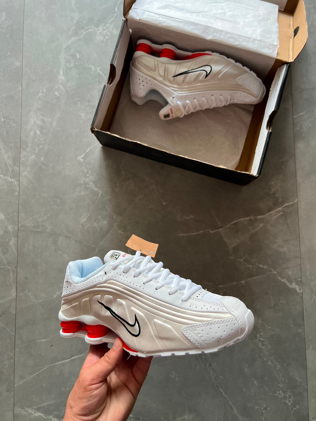 NIKE SHOX R4