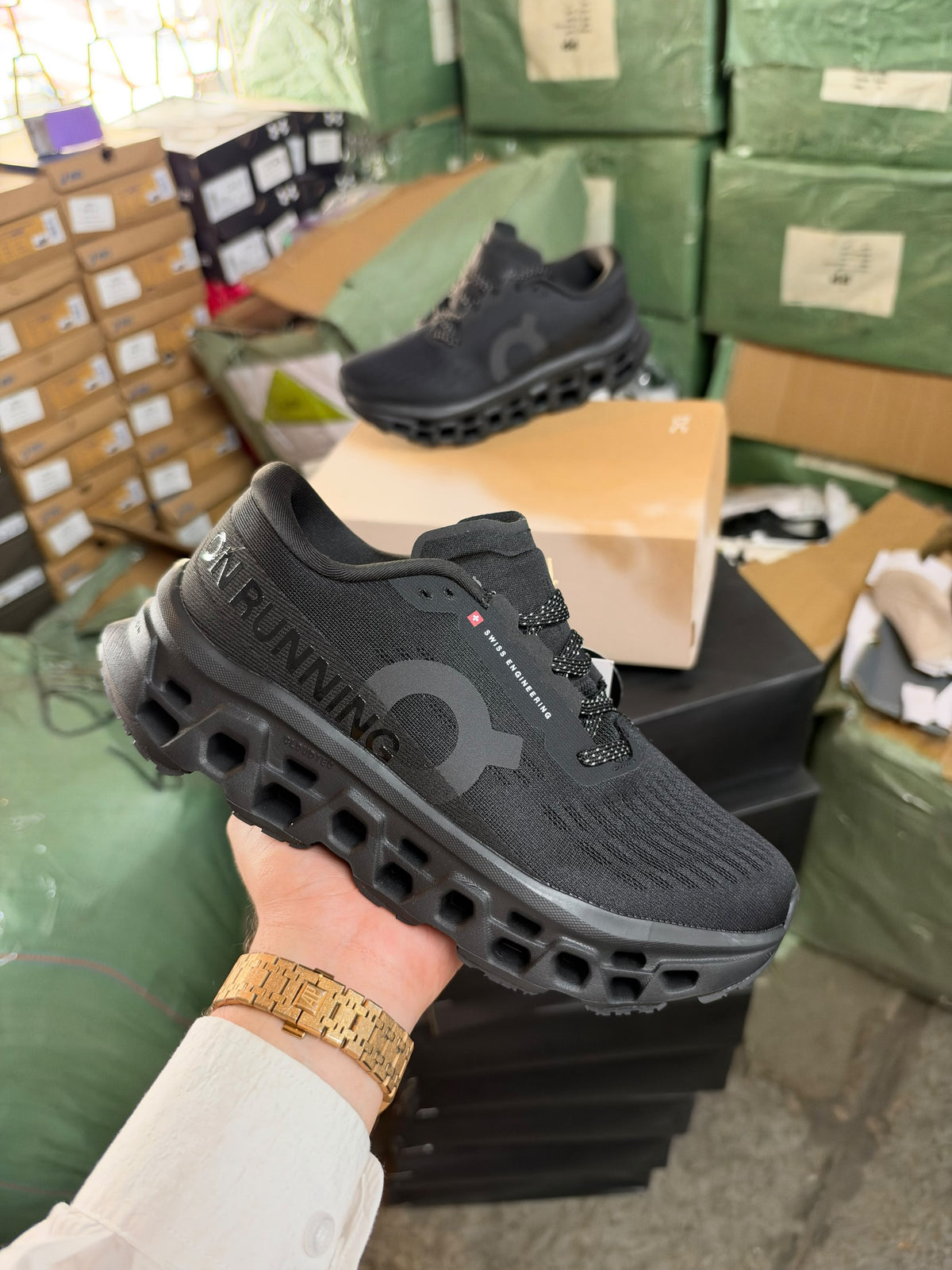 ON CLOUDMONSTER 3 ALL BLACK