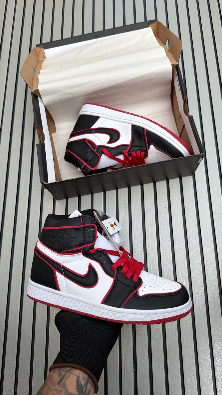 NIKE AIR JORDAN ONE RETRO HIGH OG BLOODLINE