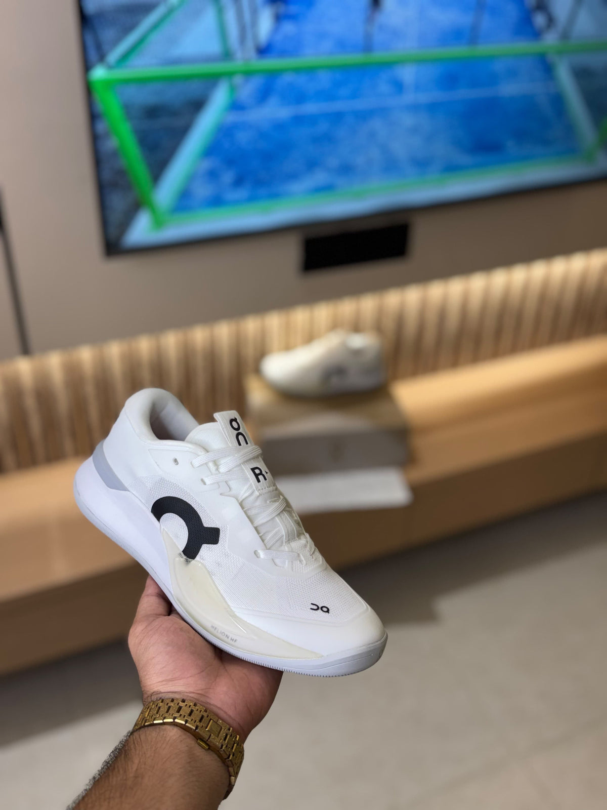 ON RUNNING THE ROGER PRO 3 WHITE GREY