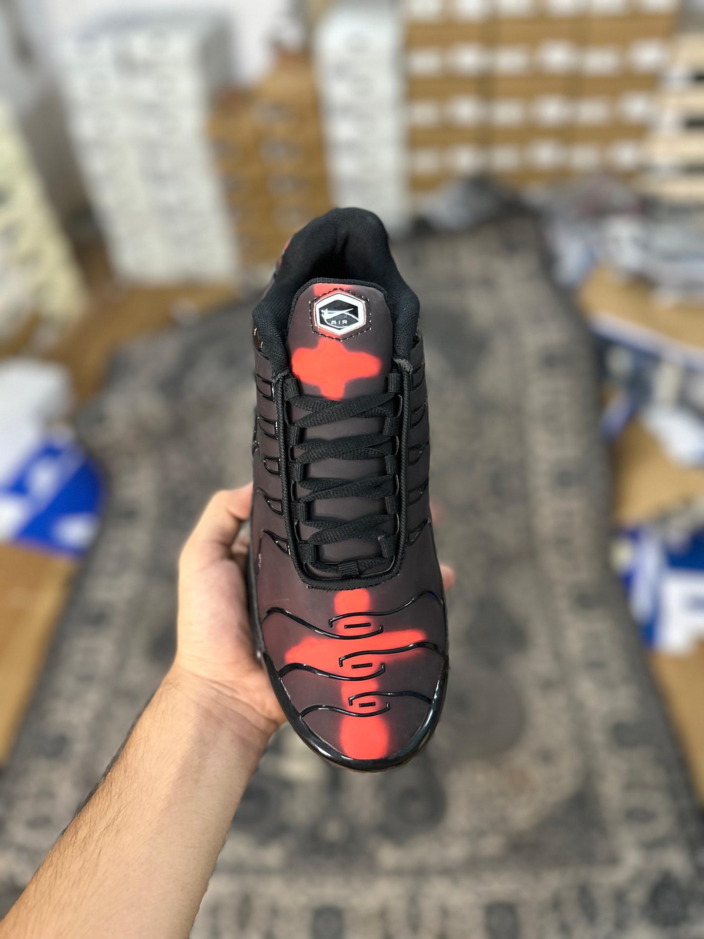 NIKE AIRMAX PLUS REFLECTS HEAT